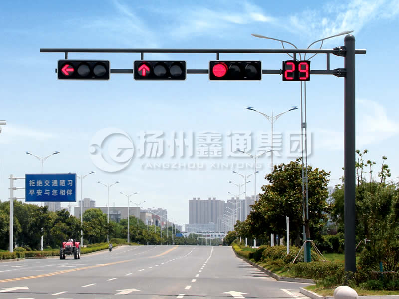 XHDG-002，F(xiàn)型懸臂信號(hào)燈桿