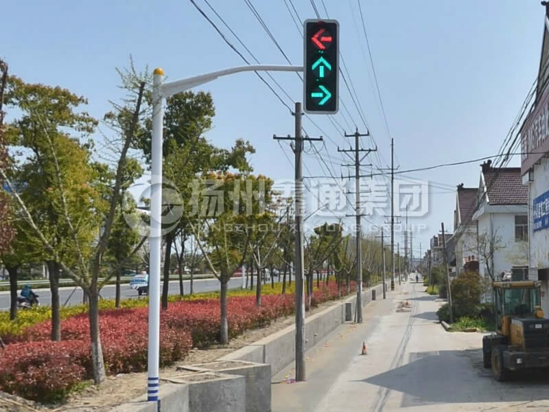 XHDG-017，單挑彎臂信號(hào)燈桿