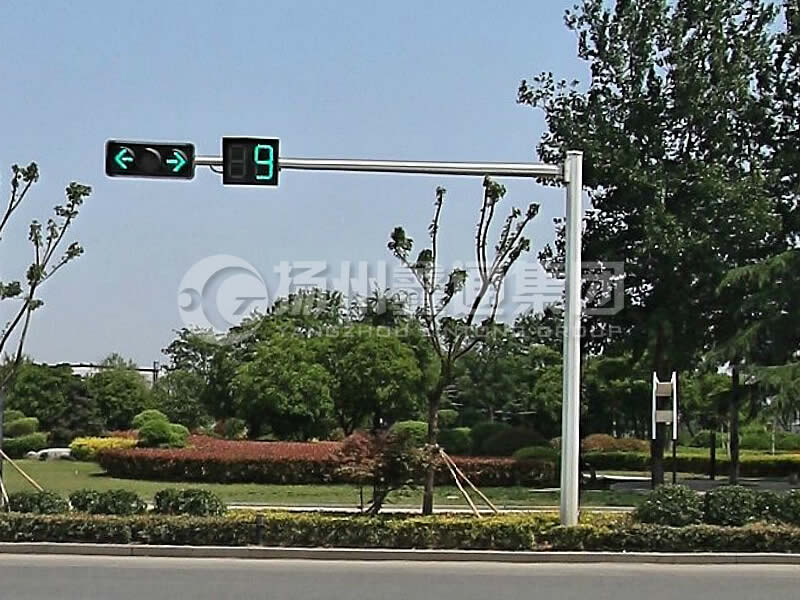 XHDG-035，L型八棱信號燈桿，丁字路口